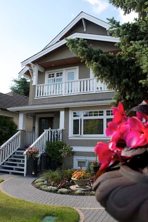 Front of the House for your exclusive use including front yard
