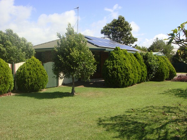 Comfortable & Clean Holiday Cottage Near the Beach Park Skatepark and Cafe