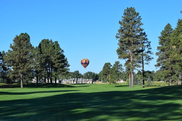 Hot Air Balloon over the fairway!