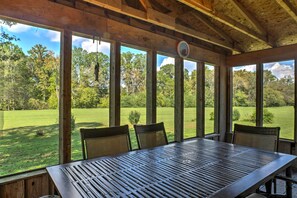 Screened Porch | Single-Story House