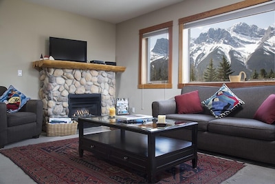 Oct- Nov price cut.  Canmore best views   Downtown. . Enhanced cleaning 