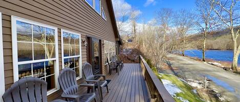 The Perfect Adirondack Getaway!
Riverfront cabin