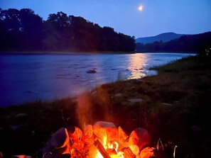 Campfire by the river !