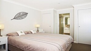 Surf Mist I Bedroom one: queen bed with an ensuite