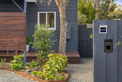 Three Beaches - chic eco home a moment from the beach in pristine Tasmania