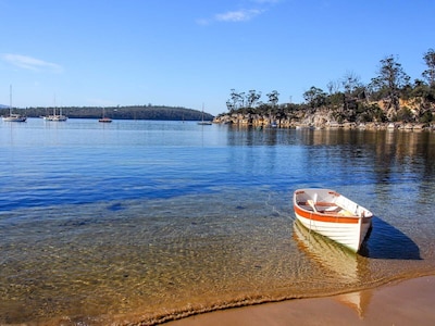 Three Beaches - chic eco home a moment from the beach in pristine Tasmania