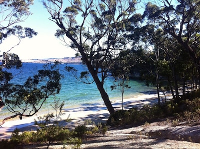 Three Beaches - chic eco home a moment from the beach in pristine Tasmania