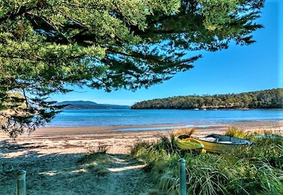 Three Beaches - chic eco home a moment from the beach in pristine Tasmania