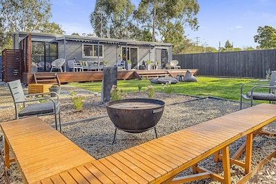 Three Beaches - chic eco home a moment from the beach in pristine Tasmania