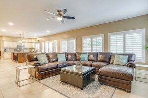 Living Room | Free WiFi | Smart TV