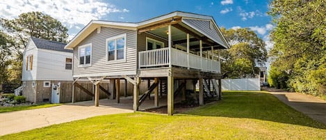 Enjoy the beautiful sodded yard and front porch at Bay Dream Cottage. 