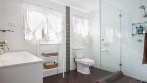 Sea Gem | Bathroom 1
