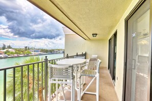 Amazing balcony view - Looking South