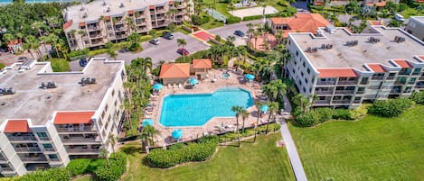 All the amenities Pool, 2 Jacuzzis, Tennis, Volleyball and more!