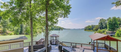 Dandridge Vacation Rental | 7BR | 4.5BA | 4,139  Sq Ft | Stairs Required