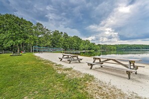 Community Amenities | Lake Access | Indoor & Outdoor Pools