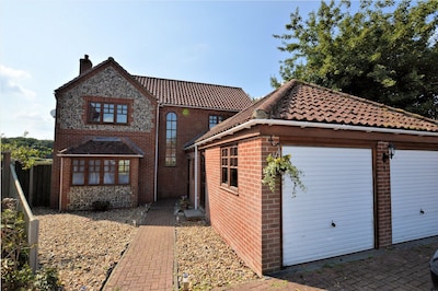 House with beautiful views in North Norfolk close to coast and  Norfolk Broads