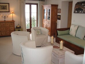 Seating area in the salon