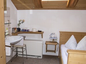 Ferienwohnung Isabella 65qm, Balkon, Kochnische, 2 Schlafzimmer, Wohnzimmer-Schlafzimmer 2