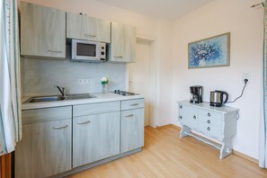 Appartement Hochfelln 30qm, Küche, 1 Wohnschlafzimmer, WLAN, max 3 Personen-Küchenzeile