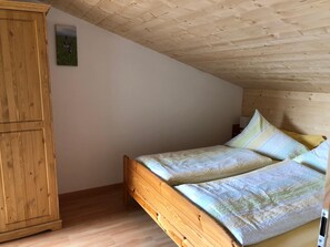 Ferienwohnung auf zwei Ebenen 73 qm, 4 Personen, 2 Schlafzimmer, Balkon-neues Schlafzimmer 2