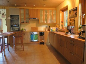 The fully equipped kitchen