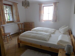 Ferienwohnung Rose, 65qm, zwei Schlafzimmer-Schlafzimmer