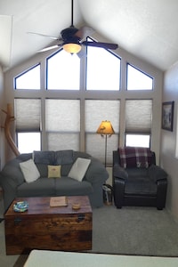 Aspen Grove Retreat - Cozy Fairplay Cabin - 30 mins to Breckenridge