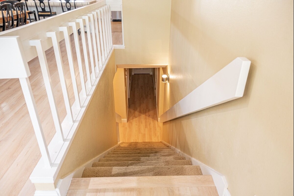 Large Santa Cruz Beach House. Steps to beach. Pets welcome. Family. Reunions.