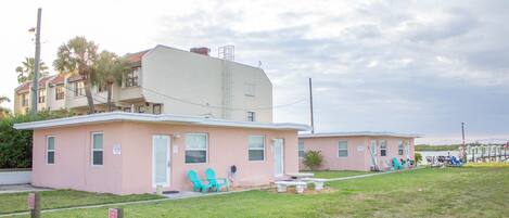 1 bedroom/1 bath Coral Beach Cottage: #4 is the forth door from the water