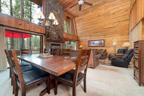 Spacious Dining Area 