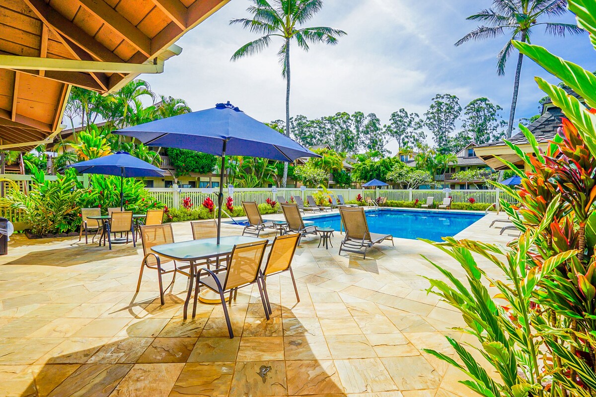 Princeville condo with patio & shared pool, hot tub – near golf