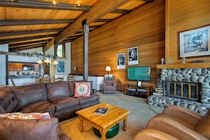 Living Room | Free WiFi | Cable TV | Central Heat