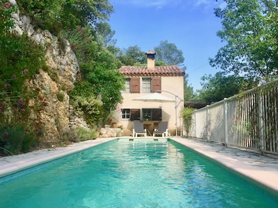 Charming converted farmhouse beside forest, private pool, superb views