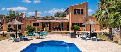 Enjoy an accommodation with swimming pool in Mallorca.