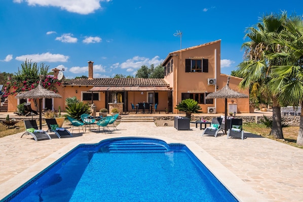 Enjoy an accommodation with swimming pool in Mallorca.