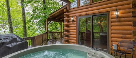 Laurel View Lodge  Hot Tub