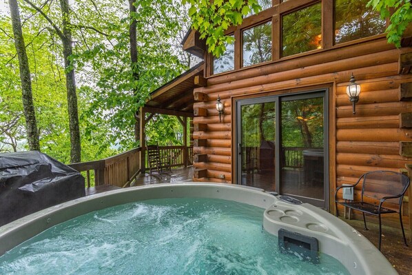 Laurel View Lodge  Hot Tub