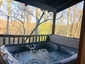 You can’t beat all this relaxation anywhere else in this 4 person hot tub 