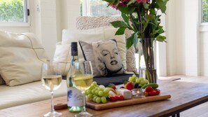 Rumpus Room | 3.3km to Callala Cellars
