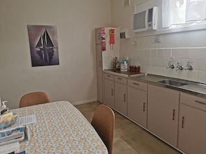 Unit 5 Kitchen Amenities