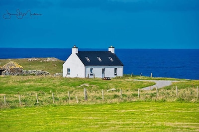 Gemütliches Hebridean Cottage mit Blick auf den Atlantik an der Westküste von North Uist