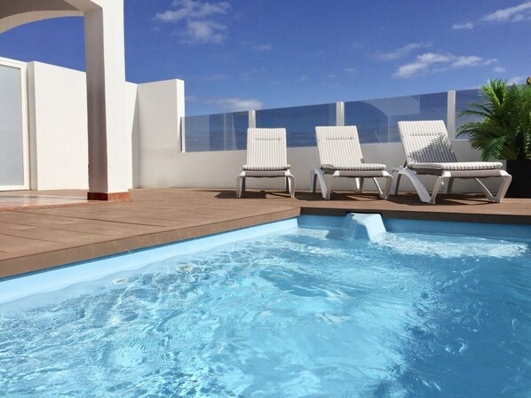 Pool and loungers 