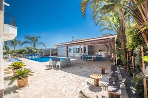 Garden seating and dining area