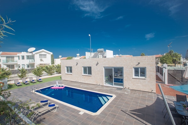 Villa GD44, Lovely 3BDR Protaras bungalow, 7-10 minute walk to the main strip 