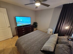 Maui Vista 1122 private master bedroom with tv 