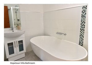 Bathroom with 2 meterfree standing bath