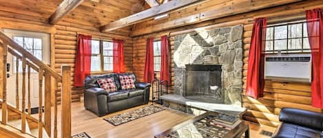 Imagine Possibilities at Equestrian House Log Cabin - Poconos Best Country Getaway