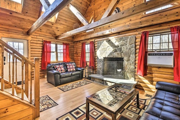 Imagine Possibilities at Equestrian House Log Cabin - Poconos Best Country Getaway