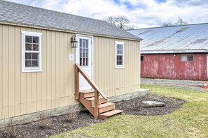 There's just a few steps up to the side door.